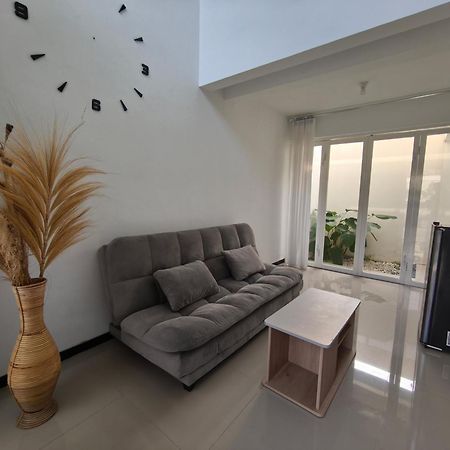 Villa Royal Arois Syariah Dekat Jatim Park 3 Tlekung Екстер'єр фото
