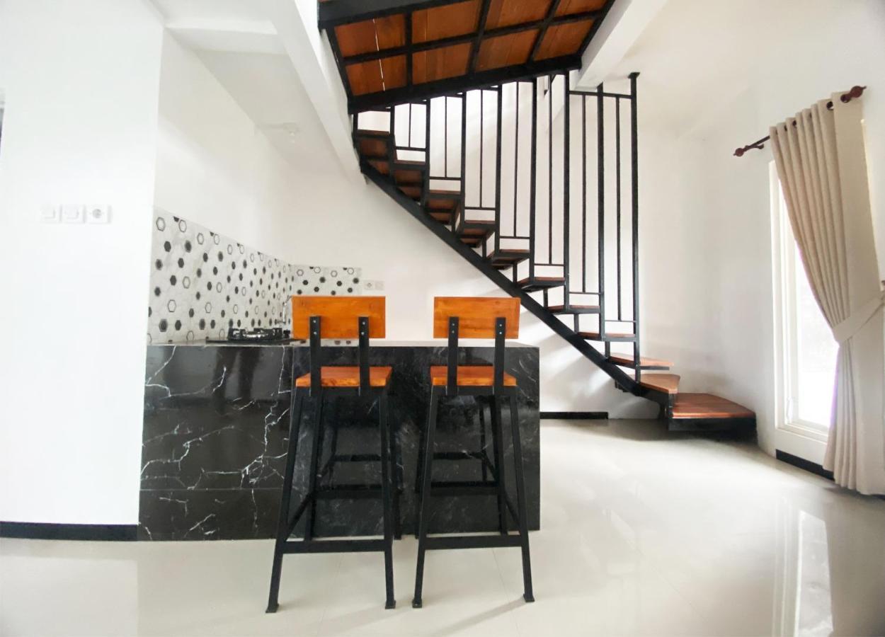 Villa Royal Arois Syariah Dekat Jatim Park 3 Tlekung Екстер'єр фото