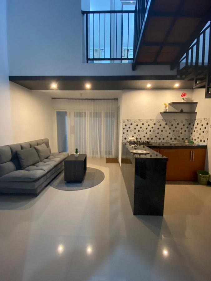 Villa Royal Arois Syariah Dekat Jatim Park 3 Tlekung Екстер'єр фото