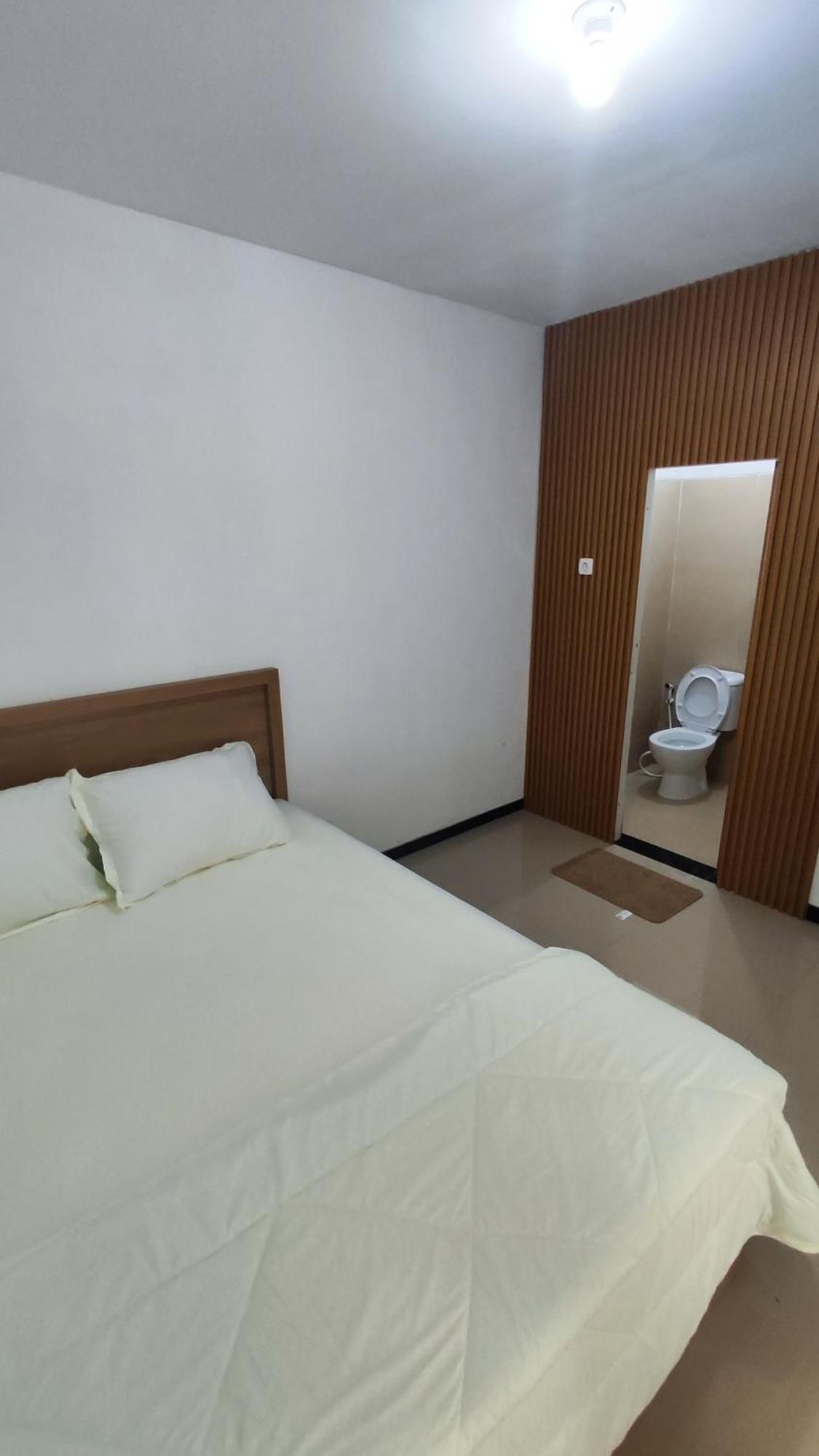 Villa Royal Arois Syariah Dekat Jatim Park 3 Tlekung Екстер'єр фото