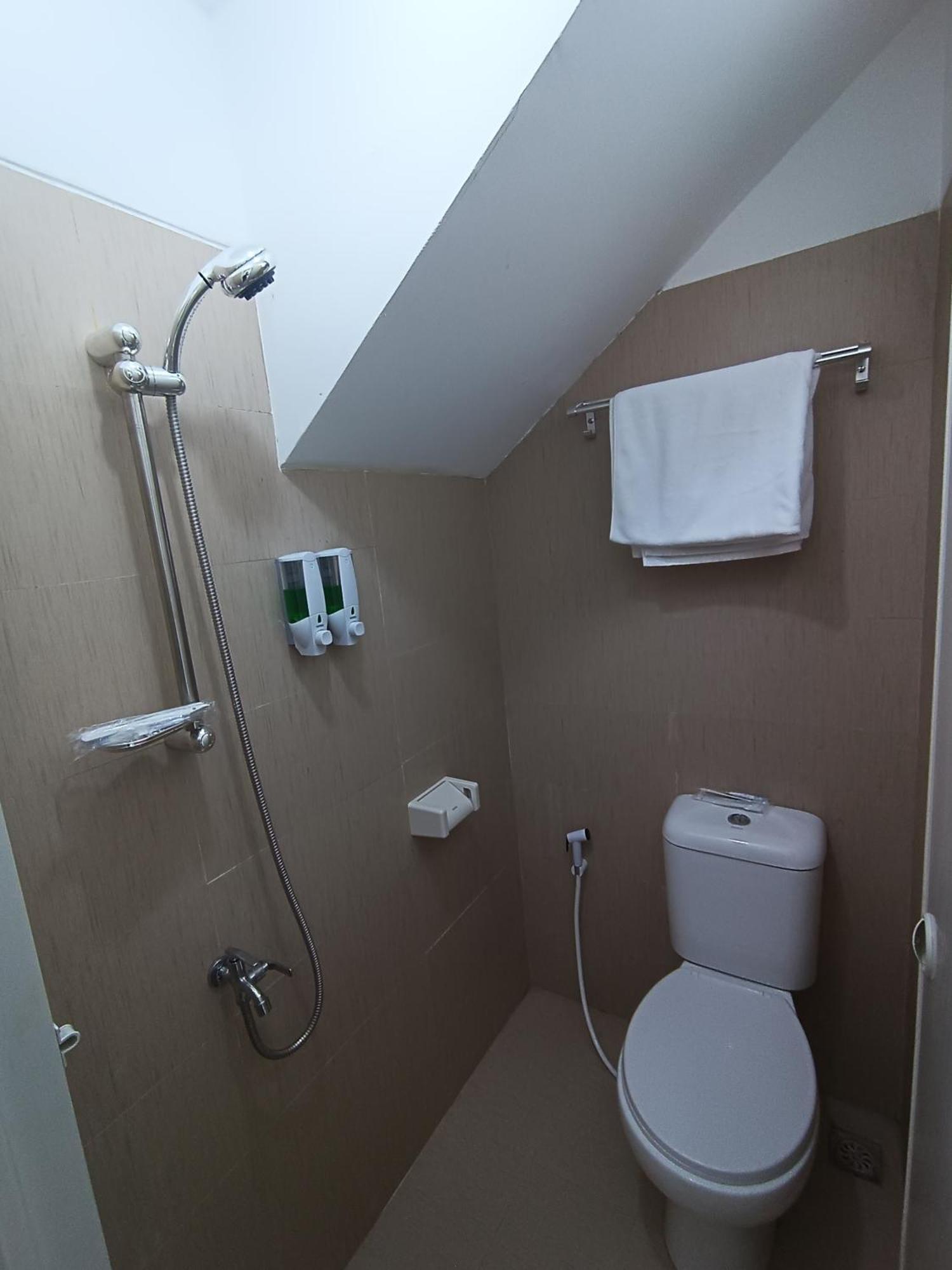 Villa Royal Arois Syariah Dekat Jatim Park 3 Tlekung Екстер'єр фото