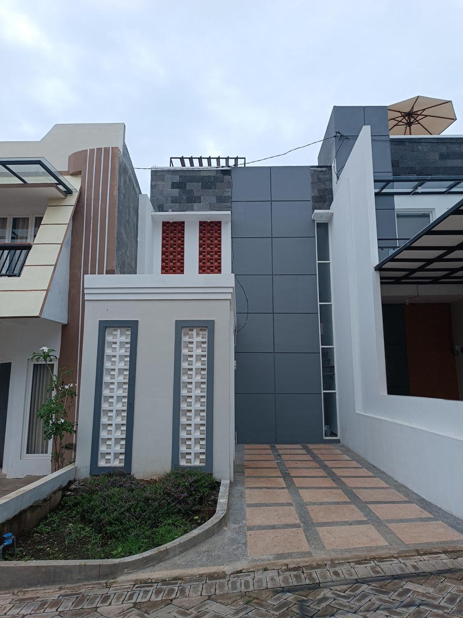 Villa Royal Arois Syariah Dekat Jatim Park 3 Tlekung Екстер'єр фото